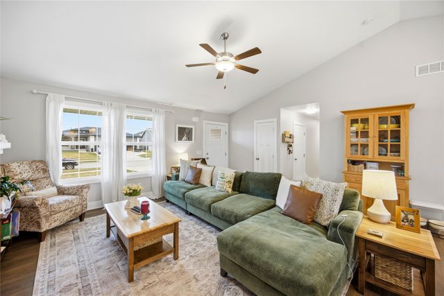 2713 8th Avenue SW, Altoona, IA 50009