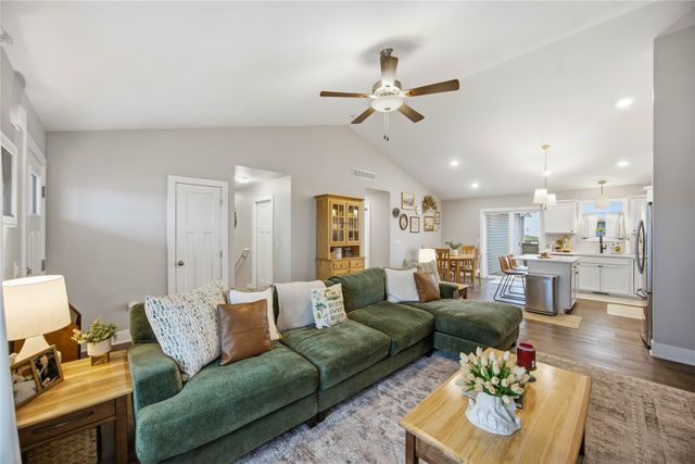 2713 8th Avenue SW, Altoona, IA 50009