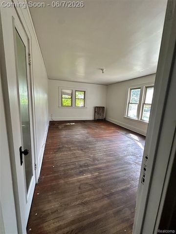 20000 Canterbury Road, Detroit, MI 48221
