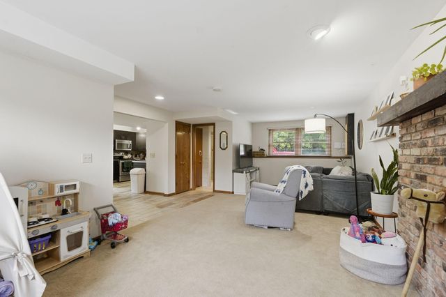 3308 Roosevelt Court NE, Saint Anthony, MN 55418