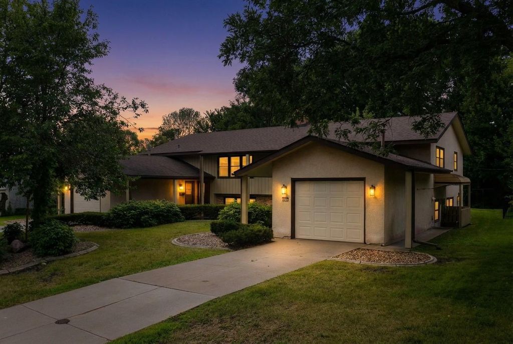 3308 Roosevelt Court NE, Saint Anthony, MN 55418