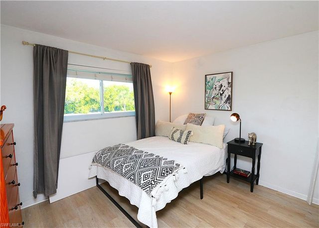 1004 Manatee RD H202, Naples, FL 34114
