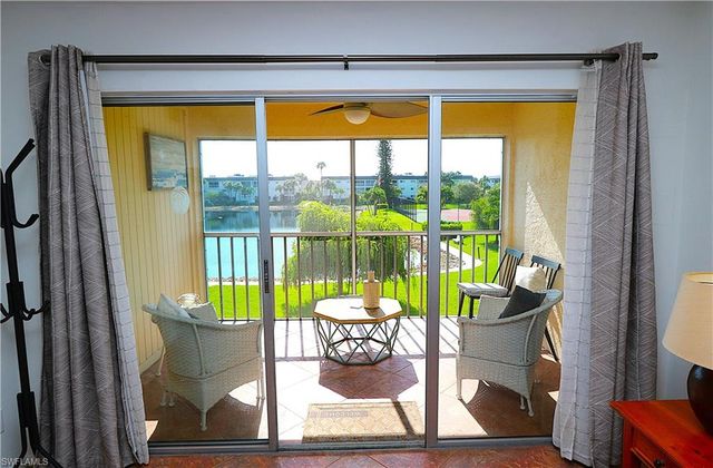 1004 Manatee RD H202, Naples, FL 34114