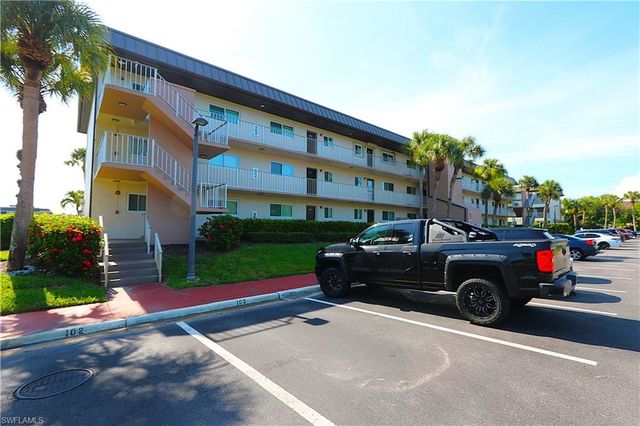 1004 Manatee RD H202, Naples, FL 34114