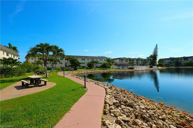 1004 Manatee RD H202, Naples, FL 34114