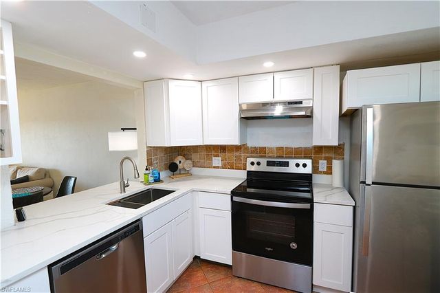 1004 Manatee RD H202, Naples, FL 34114
