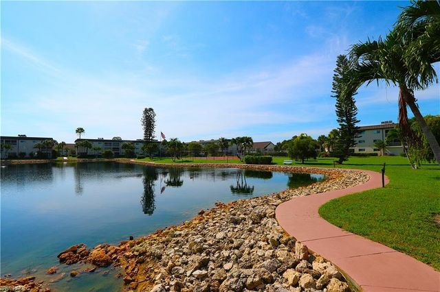 1004 Manatee RD H202, Naples, FL 34114