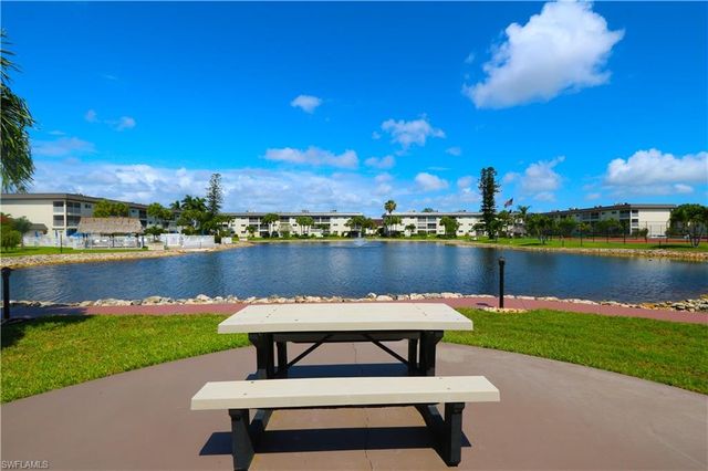 1004 Manatee RD H202, Naples, FL 34114