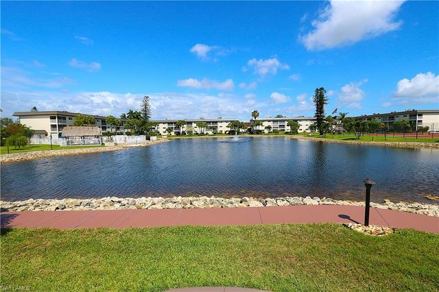 1004 Manatee RD H202, Naples, FL 34114
