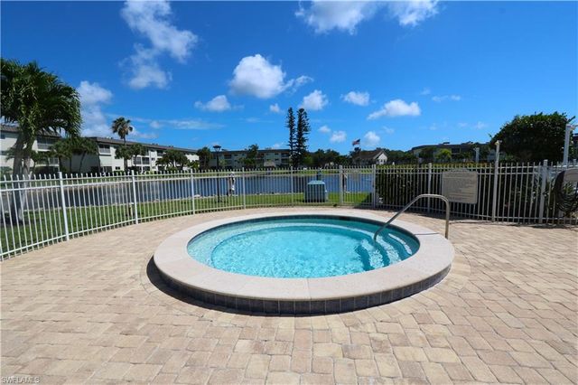 1004 Manatee RD H202, Naples, FL 34114