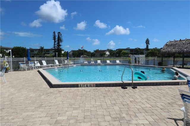 1004 Manatee RD H202, Naples, FL 34114