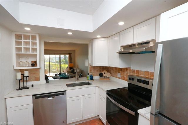 1004 Manatee RD H202, Naples, FL 34114