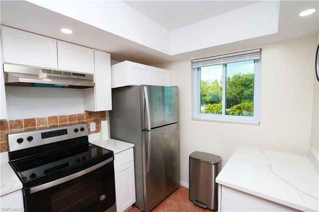 1004 Manatee RD H202, Naples, FL 34114