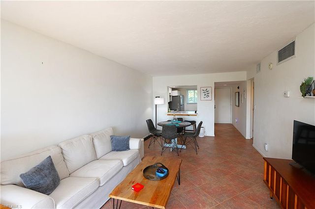 1004 Manatee RD H202, Naples, FL 34114