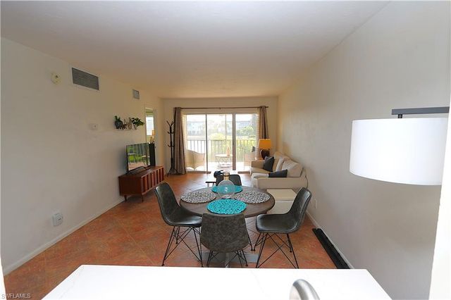 1004 Manatee RD H202, Naples, FL 34114