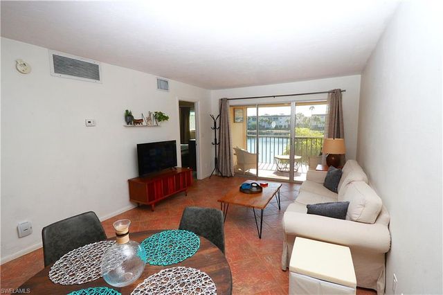 1004 Manatee RD H202, Naples, FL 34114
