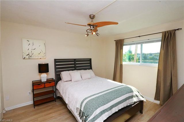 1004 Manatee RD H202, Naples, FL 34114