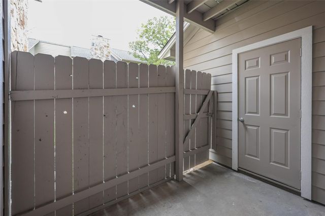 8701 Schick RD A, Austin, TX 78729