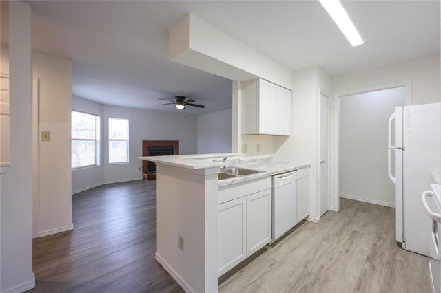 8701 Schick RD A, Austin, TX 78729