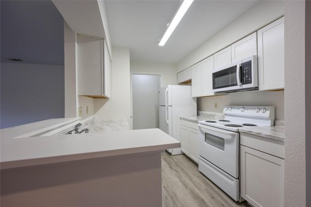 8701 Schick RD A, Austin, TX 78729