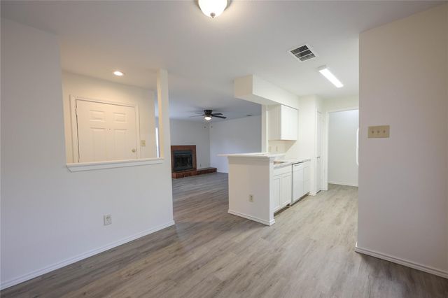 8701 Schick RD A, Austin, TX 78729