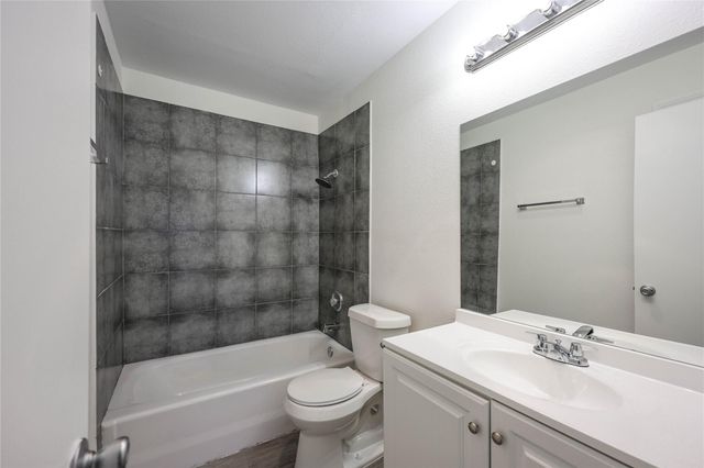 8701 Schick RD A, Austin, TX 78729