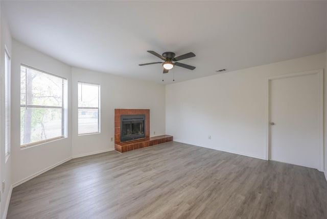 8701 Schick RD A, Austin, TX 78729