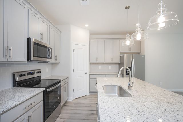 528 Medwyk Dr, Lebanon, TN 37090