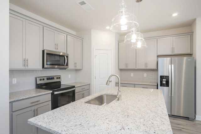 528 Medwyk Dr, Lebanon, TN 37090