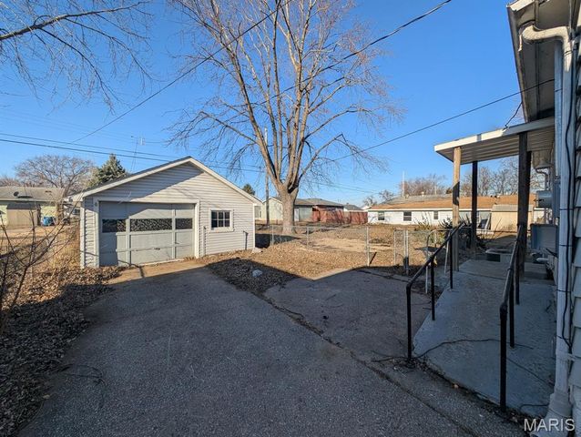 523 Lincoln Avenue, East Alton, IL 62024