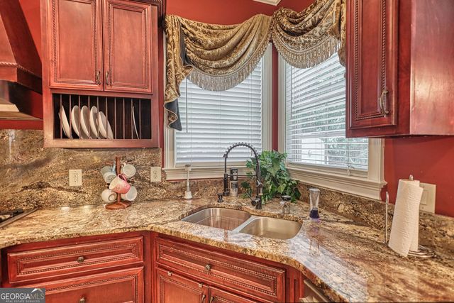 1816 Gateway Drive NE, Loganville, GA 30052