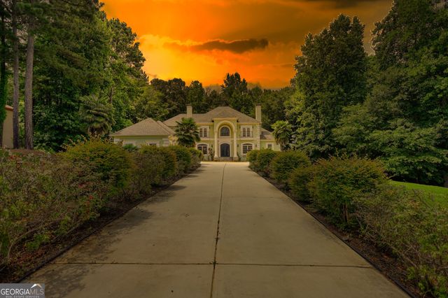 1816 Gateway Drive NE, Loganville, GA 30052