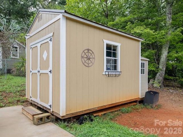 2689 Kite Drive, Lenoir, NC 28645