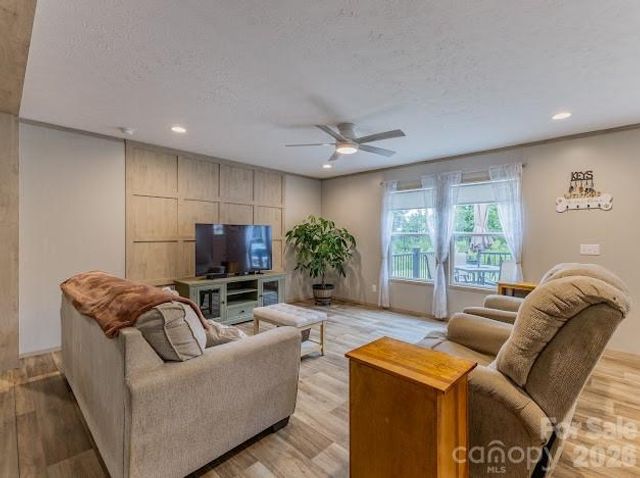 2689 Kite Drive, Lenoir, NC 28645