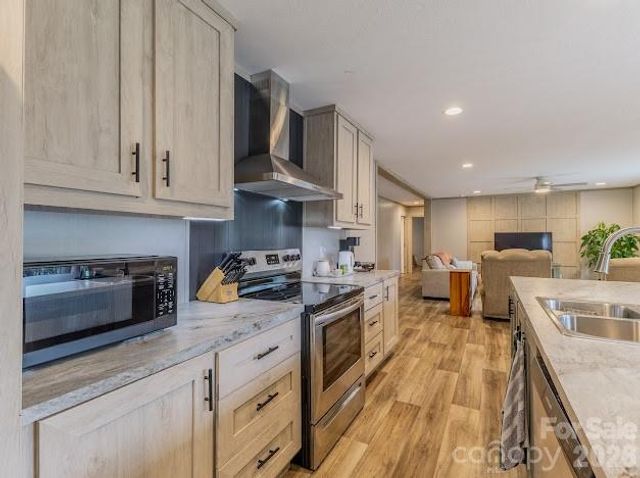 2689 Kite Drive, Lenoir, NC 28645