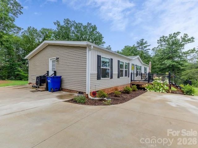 2689 Kite Drive, Lenoir, NC 28645