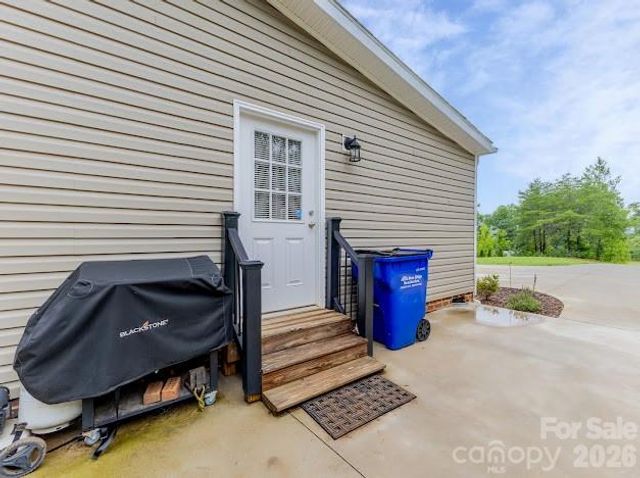 2689 Kite Drive, Lenoir, NC 28645