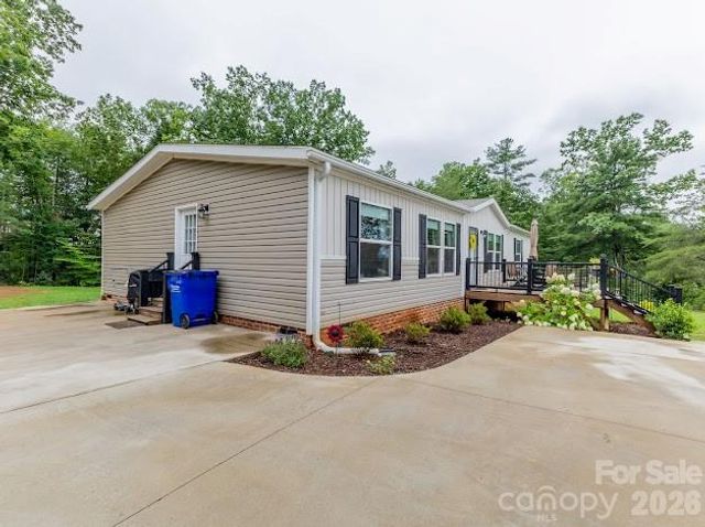 2689 Kite Drive, Lenoir, NC 28645