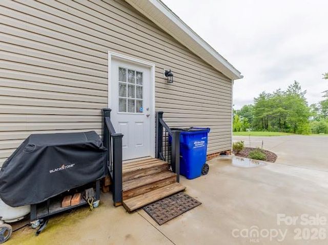 2689 Kite Drive, Lenoir, NC 28645