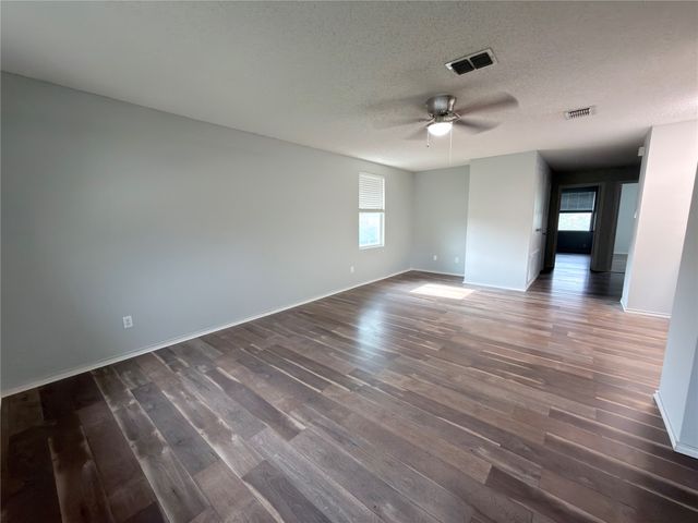 2032 Cap Rock Lane, Grand Prairie, TX 75052