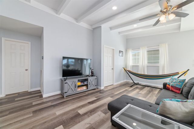 196 Barracuda Street, Bayou Vista, TX 77563