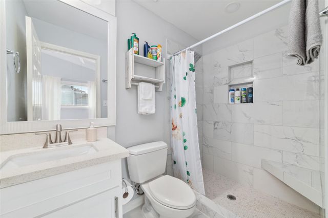 196 Barracuda Street, Bayou Vista, TX 77563