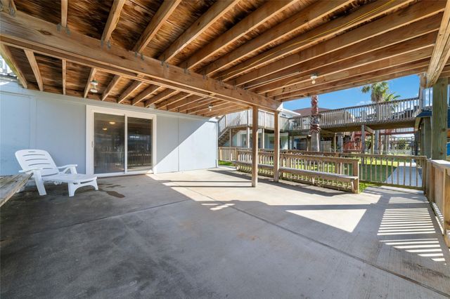 196 Barracuda Street, Bayou Vista, TX 77563