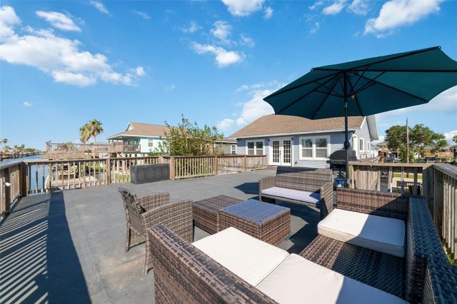 196 Barracuda Street, Bayou Vista, TX 77563