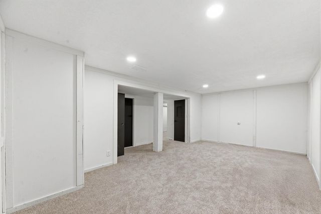 2739 S Rose Marie Ct, Wichita, KS 67216