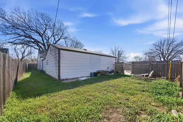 2739 S Rose Marie Ct, Wichita, KS 67216