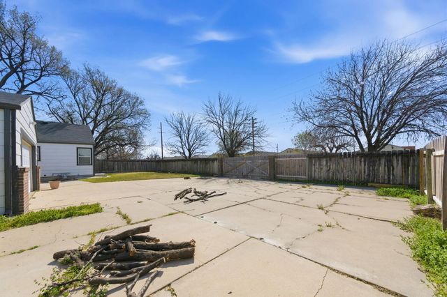 2739 S Rose Marie Ct, Wichita, KS 67216