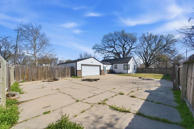 2739 S Rose Marie Ct, Wichita, KS 67216