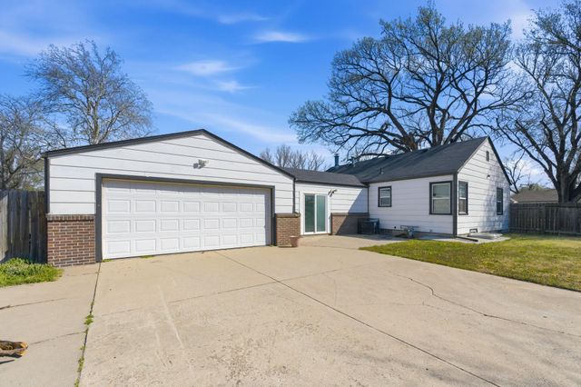 2739 S Rose Marie Ct, Wichita, KS 67216