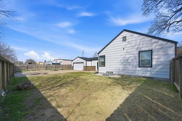 2739 S Rose Marie Ct, Wichita, KS 67216